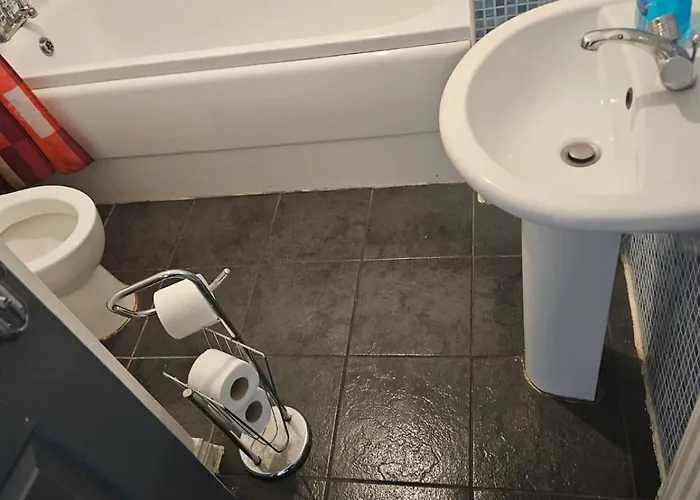 Queens Rooms, A Perfect Stay, Next To Shopping Parks And Central Pensjonat