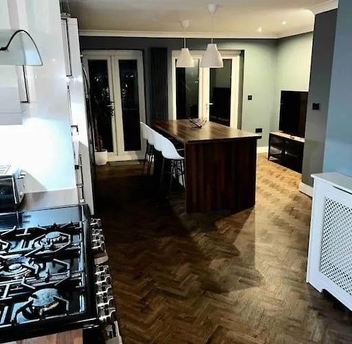 View Large 5br Town House Parking Vakantiehuis *