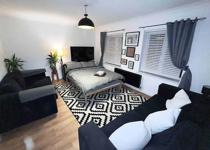 Vakantiehuis View Large 5br Town House Parking *