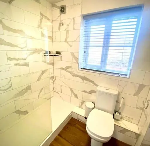 View Large 5br Town House Parking *