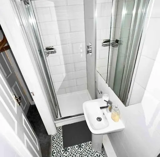 View Large 5br Town House Parking Vakantiehuis *