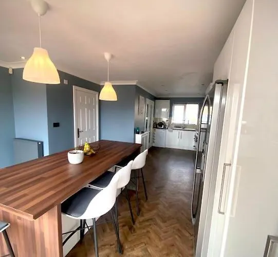 Vakantiehuis View Large 5br Town House Parking *