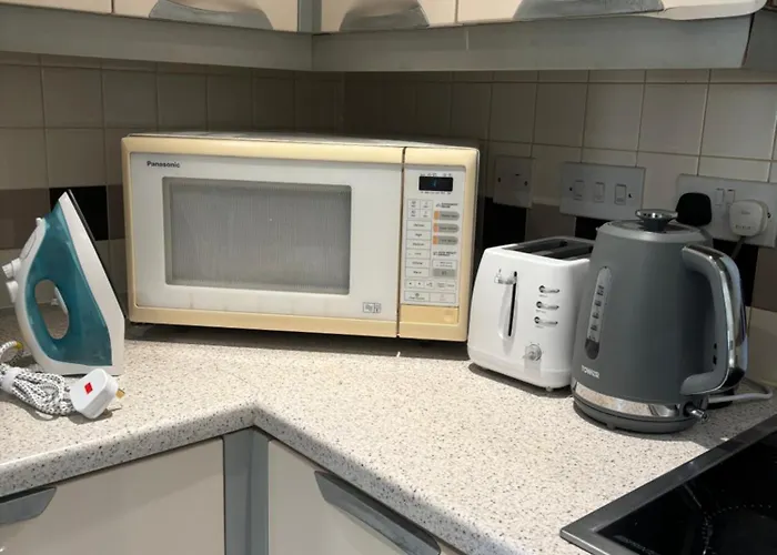 2 Bedroom Modern Salford Apartment