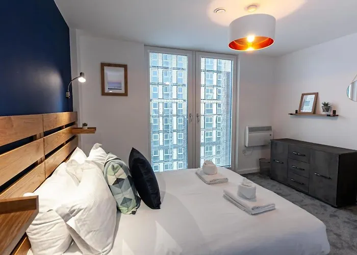 Superb 2 Bed Flat 5min To Old Trafford Stadium 아파트 *