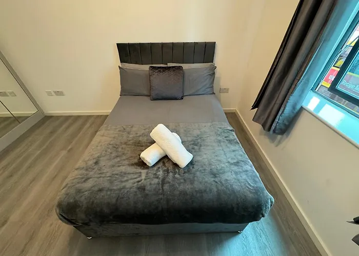 Spacious 2 Double Bedroom Near Centre, Salford Apartamento *