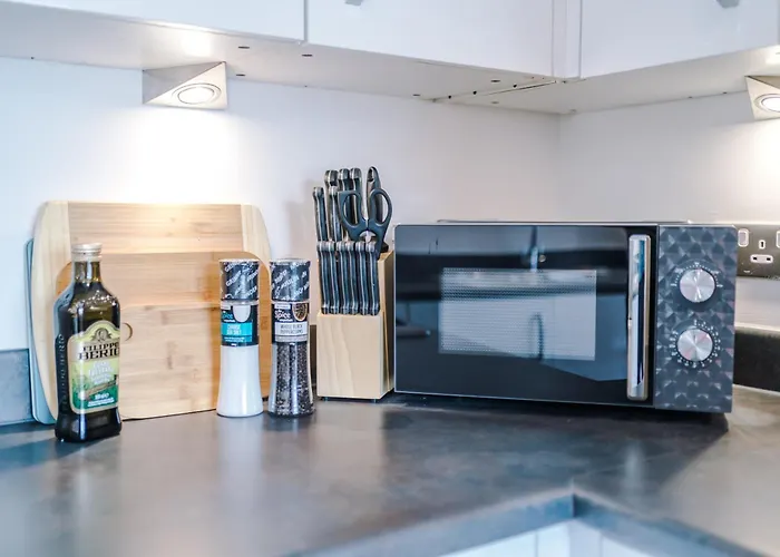 Stunning House In For Business & Leisure - Wi-fi & Parking By Purestay Serviced Manchester