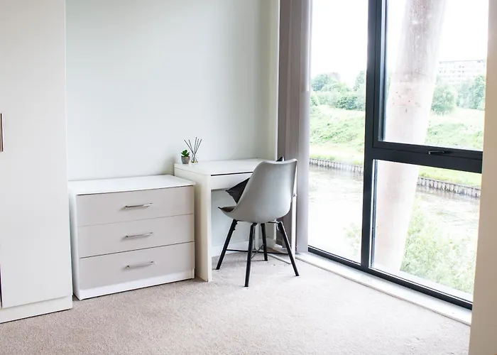 Riverside - Peaceful Escape 맨체스터