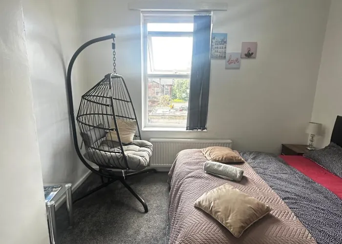 Lovely + Free Parking * Manchester