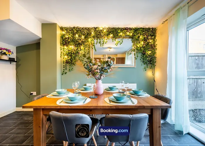 Cosy 4-bed House L Garden L Free Parking L Wifi L Specious L Hosted By The Cosy Corner Nationwide Διαμέρισμα *