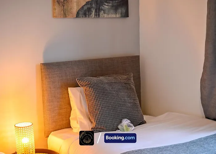 Cosy 4-bed House L Garden L Free Parking L Wifi L Specious L Hosted By The Cosy Corner Nationwide *