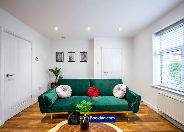 Cosy 3-bed House L Garden L Free Parking L Stretford L Sleeps 7 L Book Today With The Cosy Corner Nationwide