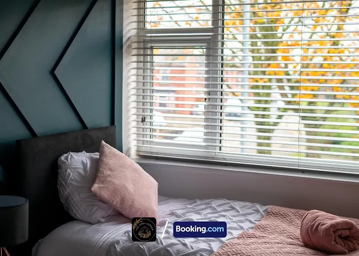 Cosy 3-bed House L Garden L Free Parking L Stretford L Sleeps 7 L Book Today With The Cosy Corner Nationwide