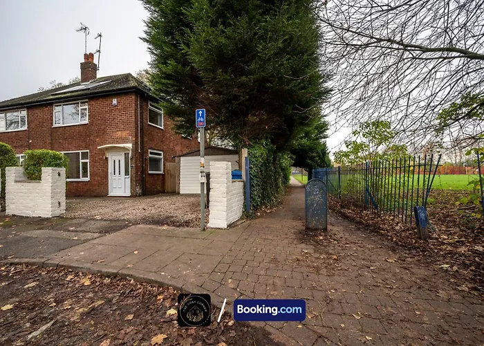 Cosy 3-bed House L Garden L Free Parking L Stretford L Sleeps 7 L Book Today With The Cosy Corner Nationwide *
