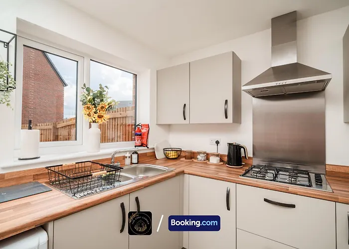 3-bed House L Free Parking L Wifi L Your Away From Hosted By The Cosy Corner Nationwide * Manchester