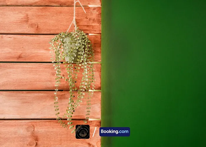 3-bed House L Free Parking L Wifi L Your Away From Hosted By The Cosy Corner Nationwide *