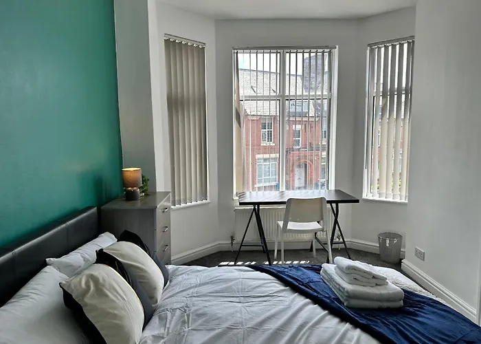 Daisybank Co-living - Private Self-cater * Manchester