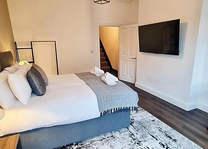 Stunning Luxury Spacious - 5 Bedrooms - Rest & Recharge In