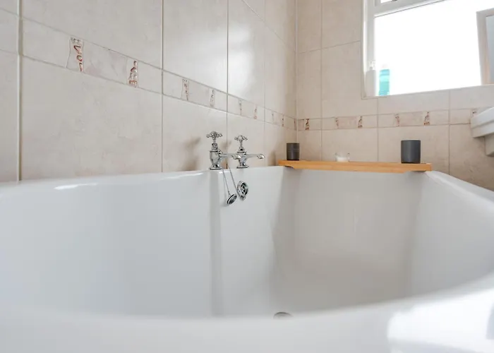 Apartmán Elegant 3-bedroom Retreat Free Parking Keenzchillz *