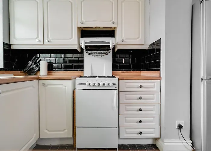 Elegant 3-bedroom Retreat Free Parking Keenzchillz