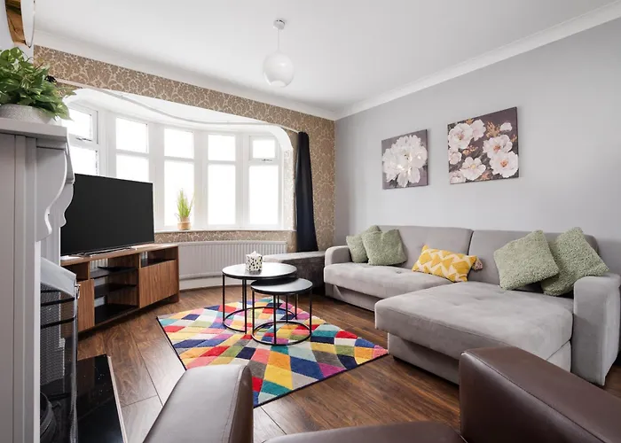 Elegant 3-bedroom Retreat Free Parking Keenzchillz Apartmán *