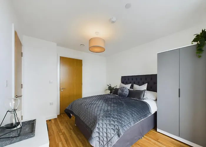 Apartament New! 2 Bedroom Flat In Waters By With Us, Perfect For Families, Couples & Groups, Free Private Parking! *