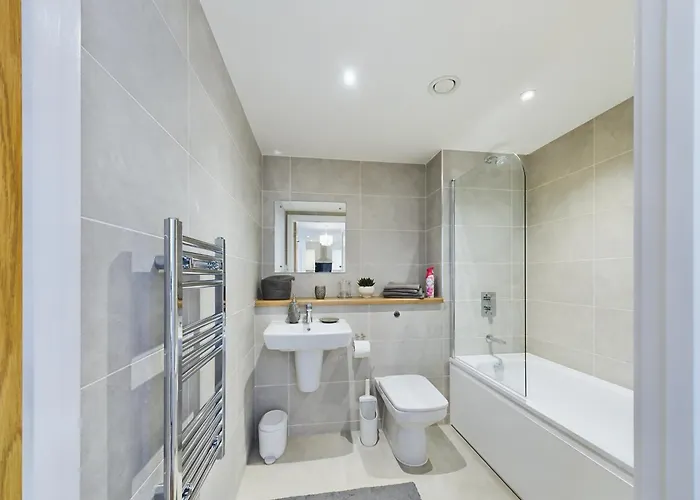 Apartament New! 2 Bedroom Flat In Waters By With Us, Perfect For Families, Couples & Groups, Free Private Parking! Manchester