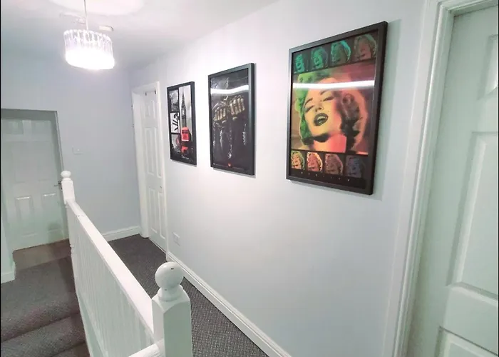 Charming Near Centre By Etihad Coop Arena Lejlighed