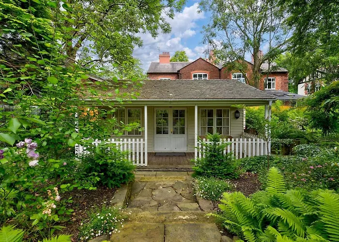 Garden In Hidden Oasis Pass The Keys * 맨체스터