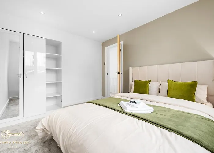 Entire Modern & Spacious 3bdr In Right Next To Coop Live & Ethiad * 맨체스터