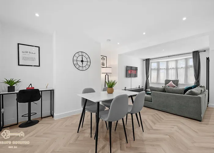 Entire Modern & Spacious 3bdr In Right Next To Coop Live & Ethiad 맨체스터