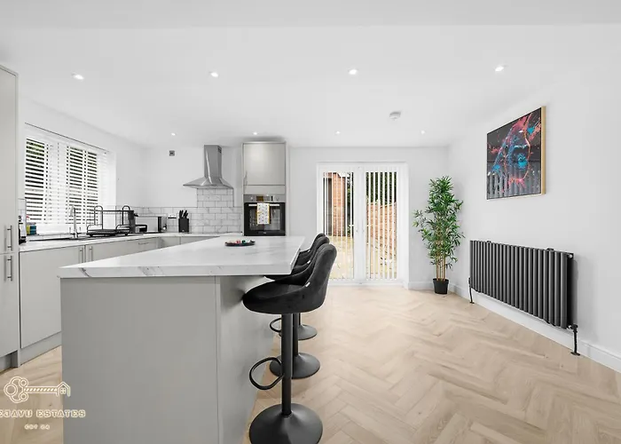 Entire Modern & Spacious 3bdr In Right Next To Coop Live & Ethiad * 맨체스터