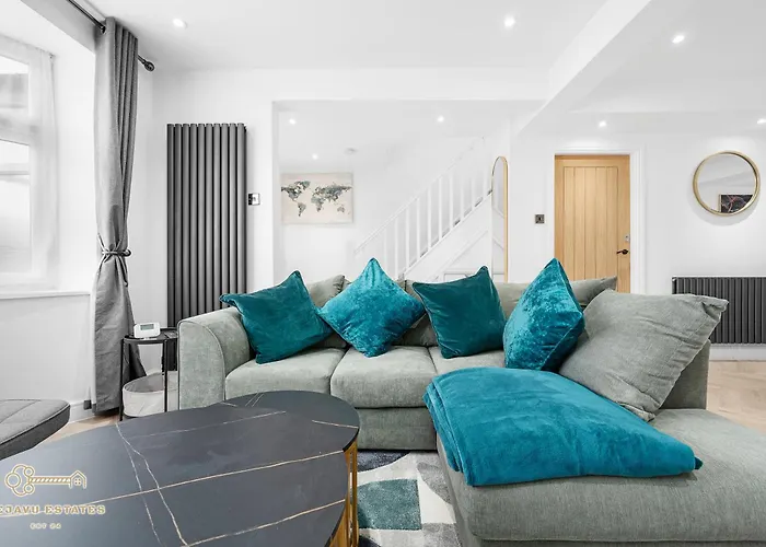 Entire Modern & Spacious 3bdr In Right Next To Coop Live & Ethiad 펜션 맨체스터