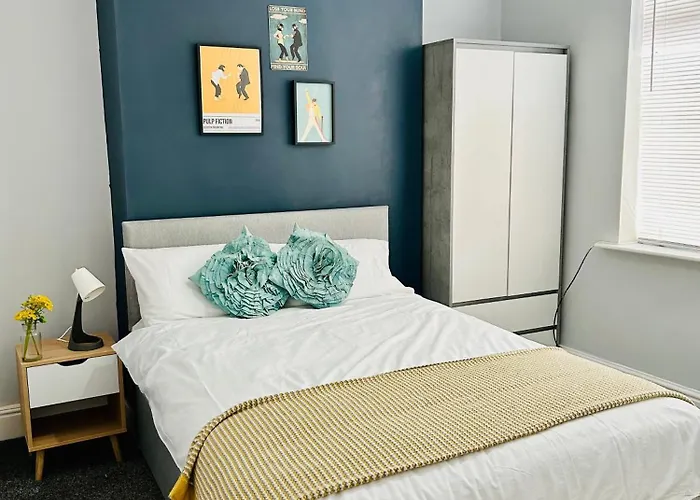 Superbly Located Terraced House Μάντσεστερ