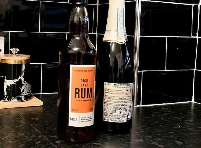 Simple House W- Free Parking By Airport - Free Drop-off Сasa de vacaciones *