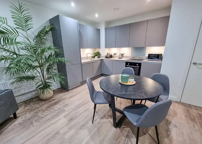 Stunning 4-bedroom Townhouse With Free Parking Holiday home Manchester