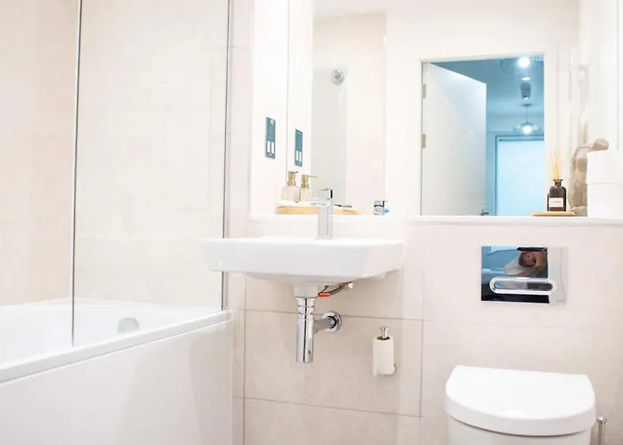 Luxury Free Parking Townhouse *