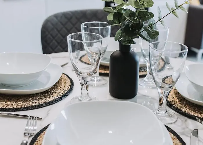 Ideal Near Old Trafford * مانشستر