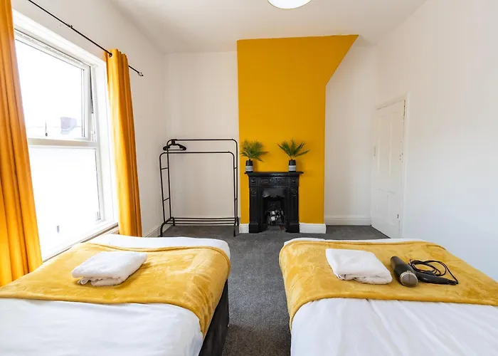 The Upside Down House Near Coop Live Arena , Etihad And Mcr Centre 度假居