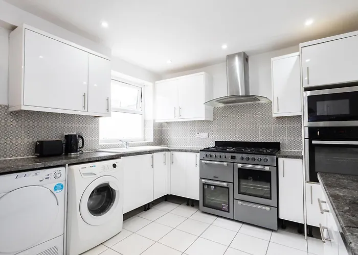 Cosy Retreats Central, Netflix, Free Parking