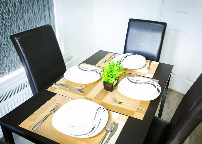 The Wynne House - 3 Bedroom Luxury House With 5 Beds & Free Parking Near Centre, And A Walking Distance To The Etihad Stadium & Coop Live Arena * Manchester