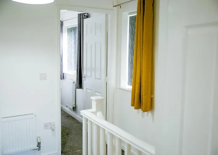 The Wynne House - 3 Bedroom Luxury House With 5 Beds & Free Parking Near Centre, And A Walking Distance To The Etihad Stadium & Coop Live Arena Prázdninový dům