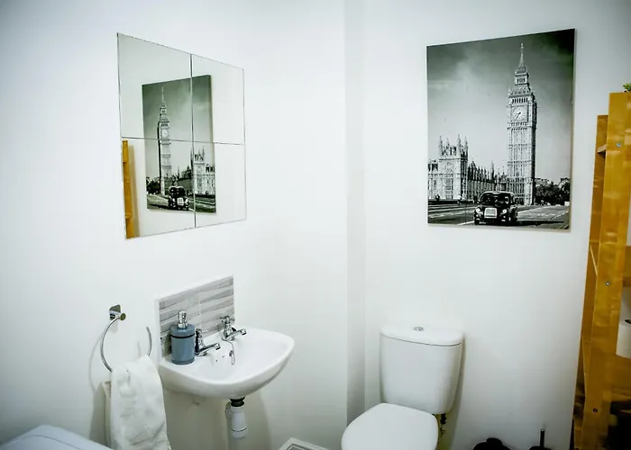 Prázdninový dům The Wynne House - 3 Bedroom Luxury House With 5 Beds & Free Parking Near Centre, And A Walking Distance To The Etihad Stadium & Coop Live Arena Manchester