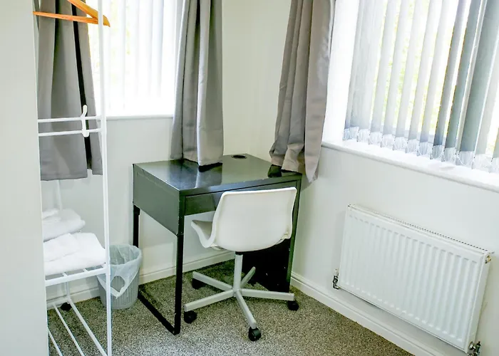 The Wynne House - 3 Bedroom Luxury House With 5 Beds & Free Parking Near Centre, And A Walking Distance To The Etihad Stadium & Coop Live Arena Prázdninový dům *