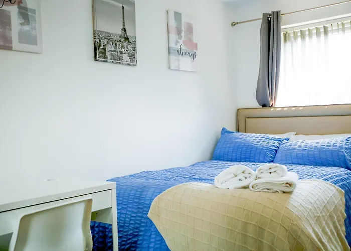 The Wynne House - 3 Bedroom Luxury House With 5 Beds & Free Parking Near Centre, And A Walking Distance To The Etihad Stadium & Coop Live Arena * Manchester