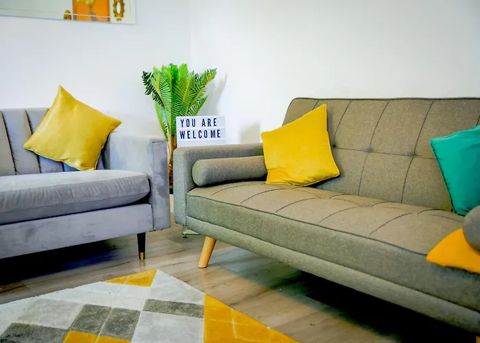 The Wynne House - 3 Bedroom Luxury House With 5 Beds & Free Parking Near Centre, And A Walking Distance To The Etihad Stadium & Coop Live Arena Prázdninový dům *