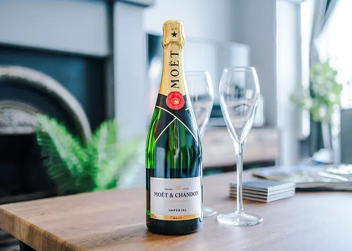 New! 3-bed Spacious In By 53 Degrees Property, Ideal For Groups, Free Parking! * 맨체스터