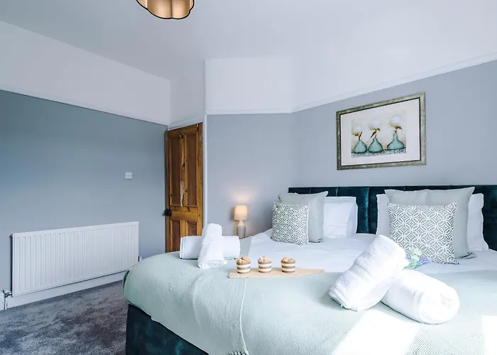 New! 3-bed Spacious In By 53 Degrees Property, Ideal For Groups, Free Parking! 펜션