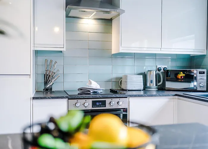 펜션 New! 3-bed Spacious In By 53 Degrees Property, Ideal For Groups, Free Parking! 맨체스터