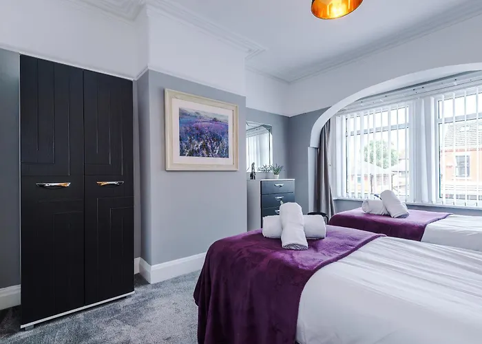 New! 3-bed Spacious In By 53 Degrees Property, Ideal For Groups, Free Parking! 맨체스터