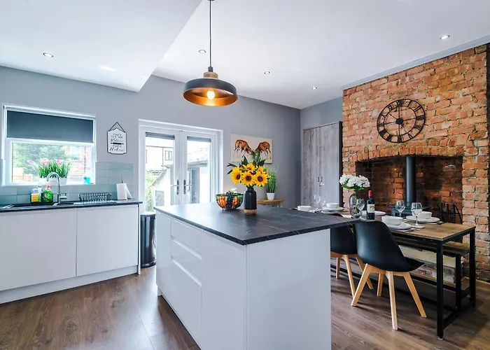 New! 3-bed Spacious In By 53 Degrees Property, Ideal For Groups, Free Parking! 맨체스터